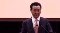 王健林新春上班第一天训话:都给我站直喽!不许坐!