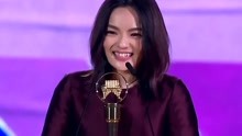 徐佳莹 - 徐佳莹领奖前被男友霸气回吻