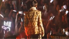 边伯贤对着自己的饭跳舞