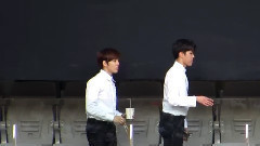 后台东雨吃杯面跳舞