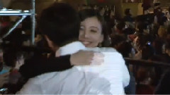 妻子现身支持 新歌发布会