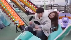 宋再临金素恩游乐园玩耍