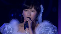 泣きながら微笑んで