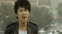 听着情歌流眼泪