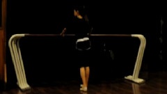 宋茜练习时的热身