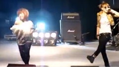 2NE1 - Please Don't Go CL & Minzy