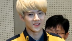 得到奖状的世勋