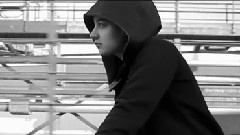 Plays Little Heart by Hundreds