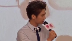 为粉丝挑选行李箱