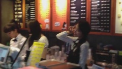 出席某美食店活动