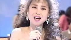 渚のバルコニー&青い珊瑚礁&白いパラソル&小麦色のマーメイド