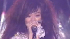 亚麻色头发的少女