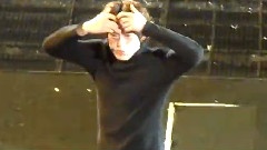 主-圭贤扔苹果给粉丝