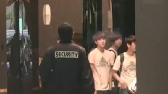 离开酒店前往机场