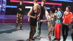 厉旭踢李赫宰的二脚