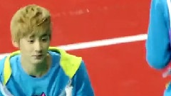 嬉戏游荡的孩子们