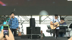 周末我们去海边