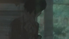 她既年轻又漂亮